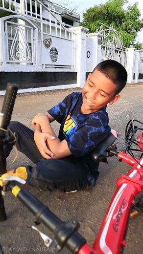 anak anak lomba sepeda