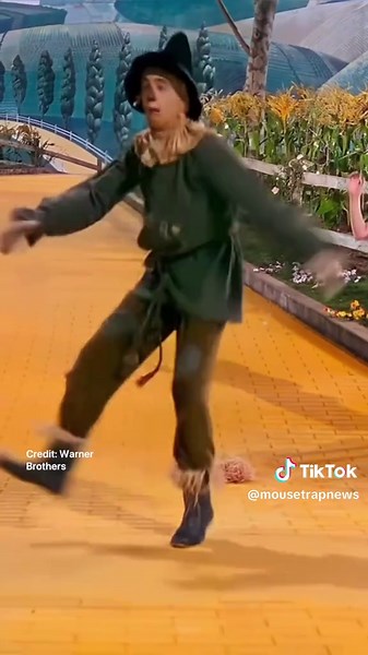 Netflix will go away and everything will move to Disney ! This is CRAZY! #disneyworld #disneynews #netflix #disneyplus #acquisition