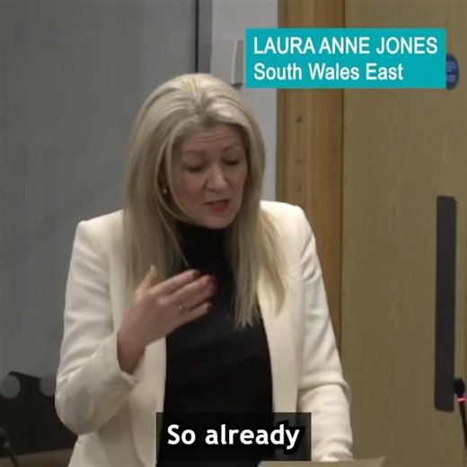 🚨LABOUR SHUT DOWN MIGRANT QUESTIONS In the Senedd, Reform's Laura Anne Jones asked why migrants are being put ahead of veterans in the queue for housing. Labour responded: THAT'S RACIST They are SCUM! | We are the 52%