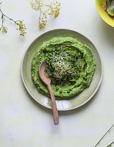 Purée de brocolis aux petits pois et graines germées pour 4 personnes - Recettes - Elle à Table