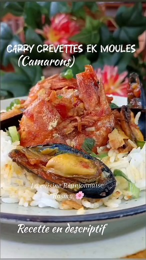 ✨Carry camarons (grosses crevettes) ek moules, ôté ça lé bon ! rolala 😅 avec du riz blanc est un régal. 👇 Voici la recette pour 4 à 5 personnes /- selon l'appétit. - 500 g de moules, rincées à l'eau et égoutter. - 600 g de grosses crevettes (Camarons), nettoyées et dévéinées. - 1 ou 2 oignons rosés ou rouges, émincés. - 7 petites tomates bien mûres, hachées ou 600 g de tomates concassées en conserve. (Piler ou mixer ensemble - 5 gousses d'ail. - 1 bout de gingembre. - 1 CàC de sel et de poivre