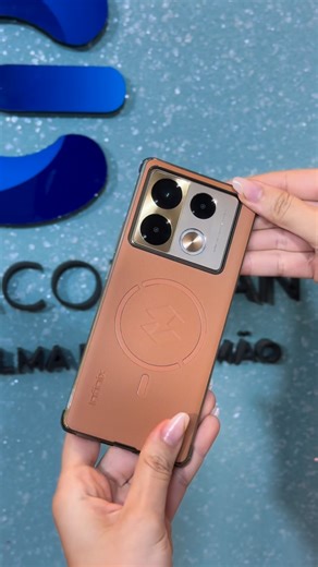 COIMBRA COMPANY on Instagram: "🚨ESTOQUE ZERO COIMBRA COMPANY🤗 INFINIX note 40 pro não fica de fora!! 📱 Tela AMOLED curva de 6,78″ com resolução Full HD+ e taxa de atualização de 120 Hz imagens vibrantes e navegação suave. ￼ 🚀 Processador MediaTek com 8 GB de RAM que se expande até 16GB e 256 GB de armazenamento interno, garantindo velocidade para multitarefa e espaço de sobra para apps, fotos e vídeos. ￼ 📸 Sistema de câmeras com 108 MP + 2 MP + 2 MP na traseira e 32 MP na frontal ideal para