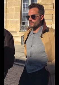 NEW • Jamie Dornan arriving for the Dior Homme Menswear Fall/Winter 2026 show during Paris Fashion Week 📹 WWD