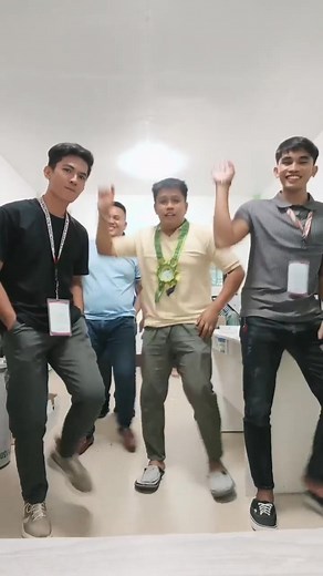 7.5K views · 204 reactions | tralala lala lala lala lala huhuhu Dance#viral2025 #viralreels2025シ | Jerald official | Facebook