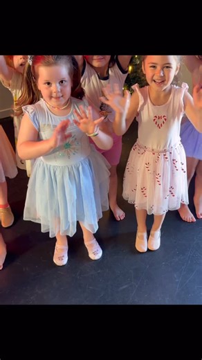 Have yourself a very merry Christmas 🎅🏻 lots of love from the ICON family 🎄 | ICON Dance Studio