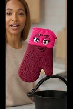 Talking Tupper Oven Hand Glove Explains Why Every Kitchen Needs One 🔥🧤 tuppersa.co.za