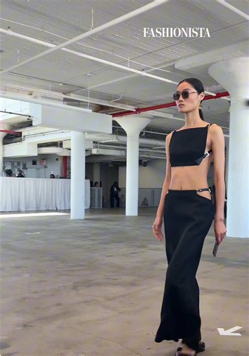 #fforme Creative Director Frances Howie knows what women actually want to wear. For the label’s Spring 2027 collection, minimalist matching sets, billowing trench coats and a fringe-lined dress graced the runway on Monday afternoon. 🎥: @catie #nyfw #fashionweek