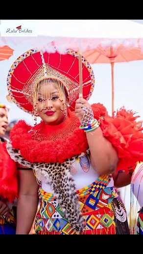 Zulu Brides on Instagram: "Wangena umakoti esgcawini ❤️❤️❤️❤️ Dressed by @Zulu_Brides Isinqindi @INduna beats Photographer @Okuhle kodwa Makeup by celi Khumalo Hair by @Nenezane Mthembu Kist by Nonka Cele #love #zulubrides #lovewhatyoudo #lovealwayswins #mageba #fyp #umgcagco❤️ #isigcawu"