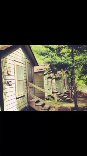 Pumped Up Kicks: A Nostalgic Slowdown Experience