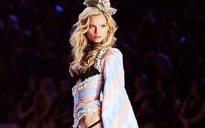 方脸Magdalena Frackowiak 维多利亚的秘密2012年大秀试装花絮