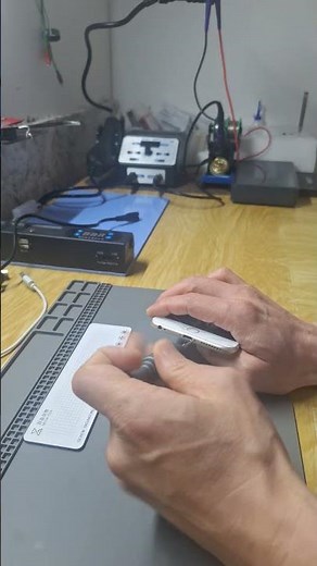 iPhone 6s 分解の第一歩｜USB端子横ネジ取り外し diy