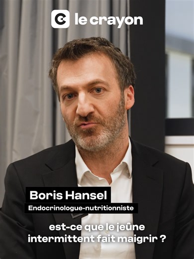 Le Ramadan est-il bénéfique pour la santé ? C'est la question que l'on s'est posée lors du Paris-Saclay Summit 2026 (les 18 et 19 février derniers), le sommet international dédié à la science dont nous étions partenaires, et la réponse de la science est nuancée. Boris Hansel, endocrinologue-nutritionniste à l’hôpital Bichât à Paris, décrypte les effets de ce mois de jeûne sur le corps. @pumsuniv_boris_hansel — Le Crayon, c’est le média qui ose le débat pour mieux réunir la société française. Apa