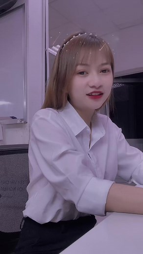 Anh bảo em không còn quan trọng với anh. Oke, tự em khóc, tự em lau, tự em đau, tự em chịu 😊😊