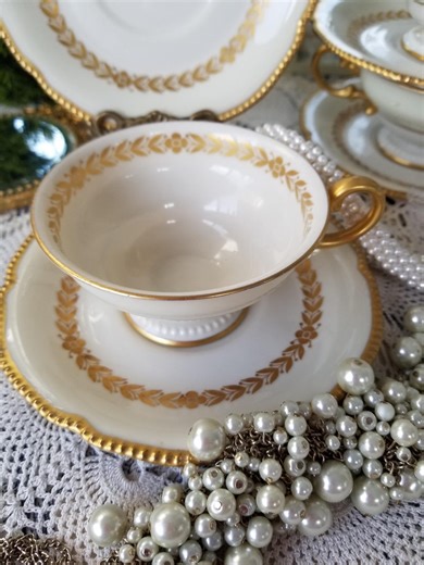 Beautiful delicate gold gilded antique Castleton laurel teacup and saucer. This gorgeous Castleton China USA teacup is exquisite.