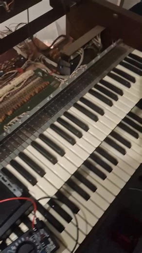 Hi, I need some help on trouble shooting this hammond organ aurora 8022. It only plays the same sound that can be heard in the video. | Mads Fjorback