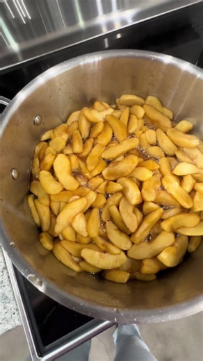Making apple butter! #canning #farmstand #applebutter