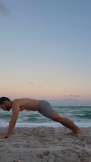 Side Plank Exercise Mountain Climbers . @vive.light2.0 . Personal Trainer . Miami - Florida . #personaltrainer #personaltraining #Miami #florida #sideplank #mountainclimbers #coreWorkout #coreexercises #core #paredabdominal | Ender Almarza