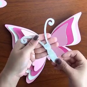 64K views · 2.8K reactions | Mira como puedes hacer Mariposas de papel Cartulina | Astrid Ponquis | Facebook