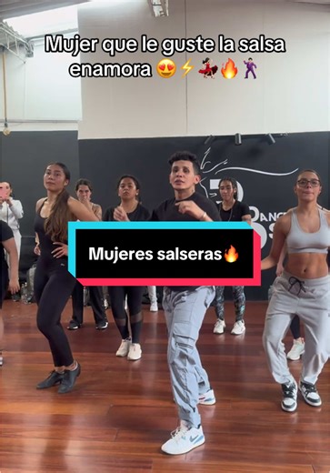 Mujeres Salseras: El Encanto de Bailar Salsa