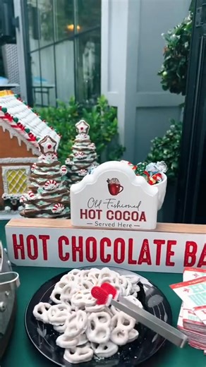 pov hosting a gingerbread house party❣️☺️ countdown 21 days! #baking #christmasbaking #christmastiktok #xmas #fyp #christmas2022 #christmascountdown | Christmas All Year Long