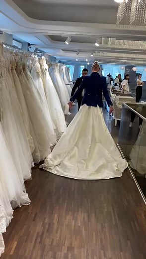 👰 #weddingdress #weddingdresses #weddinggown #toptags #weddinginspiration #bridal #bridalstyle #amazingdress #weddingmoments #weddingidea #fashiongram #gown #bridalcollection #dreamwedding #gettingmarried #dreamdress #couture #fashionista #runwaybride #weddingplanning #fashionblog #lace #weddingbeauty #rainbow #weddingday #bestmoments #bridesmaids #instawed #instawedding