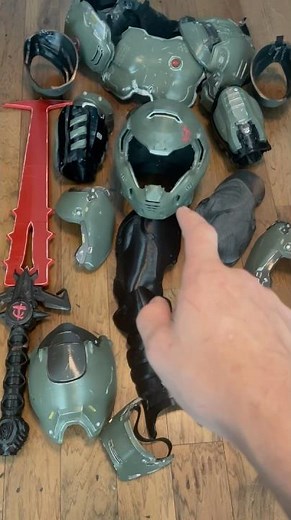 My 3D Printed DOOM 2016 Armor + crucible sword