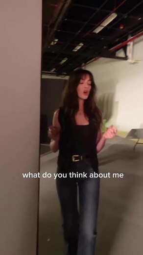 Anne Hathaway: Relatable Memes and Iconic Moments
