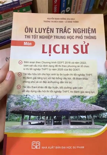 Sách Hướng Dẫn Ôn Thi Tốt Nghiệp 2025 Cho 2k7