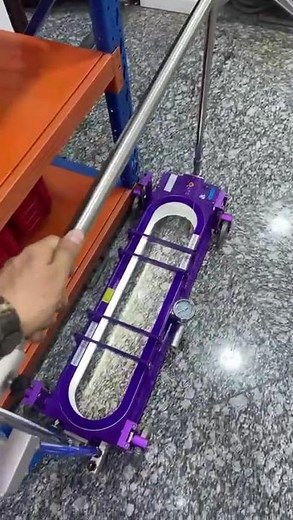 Vacuum box weld leakage detection system