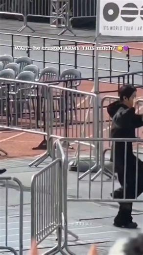 He trusted ARMY THIS much 😳💜 this moment hits different 😭 #v #bts #shorts