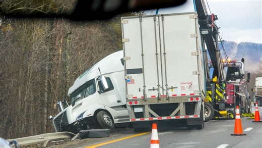 Le mini-bus percute un camion : 14 morts dans un violent accident de la route