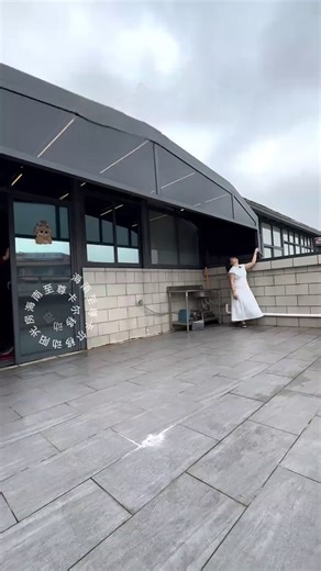 Exploring Unique Retractable Roof Designs for Outdoor Spaces