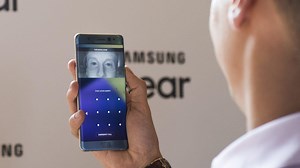 Samsung Galaxy S8 Iris Scanner Hacked In Three Simple Steps
