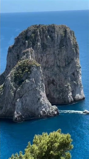 Capri: Italy’s Island Paradise 🌊✨