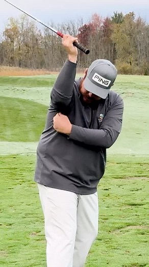 Discover the Ben Hogan right elbow secret: inner elbow pointing forward at setup allows right arm to tuck (not pull back) in backswing, positioning elbow at or in front of seam line at the top. Lesson Out Now! Comment Pure and I’ll send you the Full Video #RightElbowInGolfSwing #BenHoganRightElbow #RightElbowInGolfDownswing | Ryan McGinnis Golf
