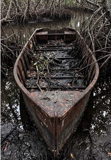 From abandoned boat to hidden survival cabin #shelterbuild #bunker #shelter #DIYBuild