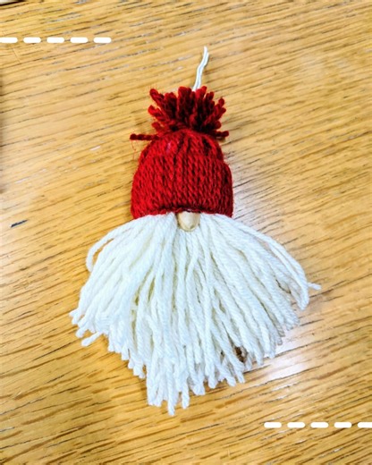 A flurry of finished objects to make your feed more festive this Friday! Enid raided our stash at The Old Print Works last week for scraps of yarn to turn into handmade decorations through knitting, crochet, wrapping, knotting and even eating - spot the pistachio shell nose! There's still plenty of time to craft a little something Christmassy and plenty to make it with at Daily Thread. | Daily Thread