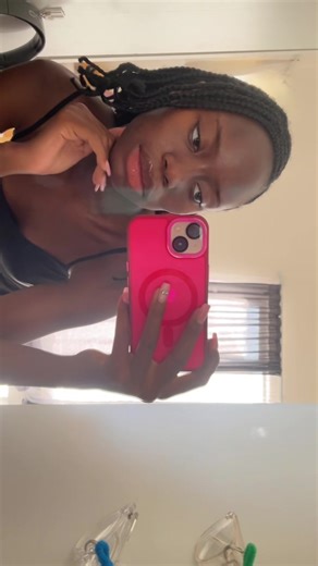 I’m actually cute with this filter 😭❤️ I was just laughing too much in the previous one 😭🙏🏾 right? 😂 #bigglossfilter #emekathestar #youngho #fyp #funny