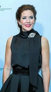 Spille vintage: come indossarle in modo chic #modaitaliana #abbigliamentodonna #Eleganza #consiglidistile | Elena Tee