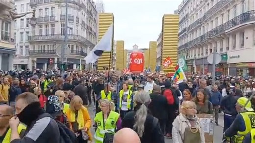 À Lille, la manifestation dans les rues de Lille. Routes bloquées | Roubaix WEB