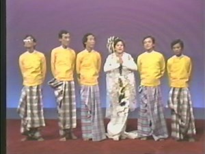 Monut Thuzar Anyeint performed by Zarganar and group on Myanmar TV