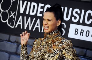 Katy Perry sings 'Roar,' 'Walking On Air' on 'SNL' [VIDEO] - UPI.com