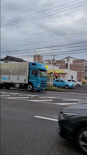 八田町２丁目停留所付近で、フジトランスポートの日野プロフィアの屋根上ベッド仕様を目撃したこと おじとらチャンネルの勤務先であるトラックを発見したこと