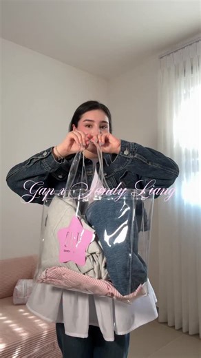 Marla Sofía Zaragoza on Instagram: "Haulsito de todo lo que consegui en la collab de @gap x @sandyliang ⭐️✨🥿🩷 Ya pueden encontrar la collab tambien en México!! @gapmexico"