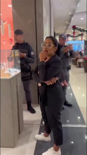 Tá aí gente, a qualidade não ficou das melhores por conta da edição ter sido pelo computador e enviada pelo WhatsApp