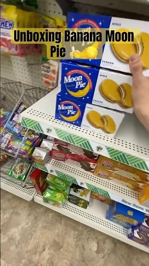 Unboxing Banana Moon Pie 🍌 🌕