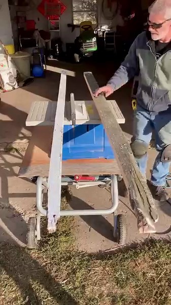 How To Rip A Long Board On A Small Table Saw Carpentry & Woodcraft Tips & Tricks #satisfying #hack