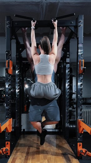 Меня всегда бесило, когда люди говорят «я не могу» или «у меня нет выбора». Есть. Выбор есть всегда. Просто не всегда хочется платить цену. Не могу встать рано? Можешь, просто лень ложиться вовремя. Нет денег? Можешь найти подработку, но привык отдыхать по вечерам. Нет времени? Можешь перестать зависать в телефоне. Легче придумать причину, чем признаться: «Я просто не готов(а) ».