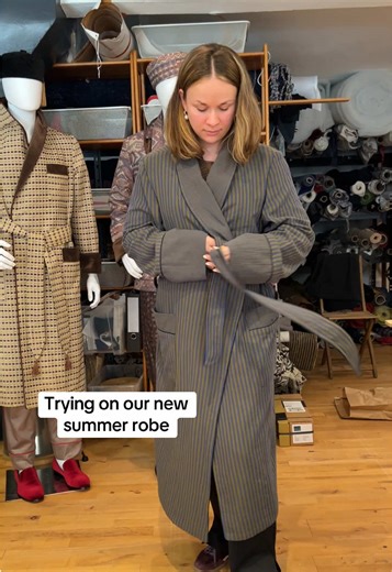 Trying on our new robe. Made of 100% cotton muslin. Soft, light like a feather🏖️ Ideal for hot climate, summer lounging, travel. Effortlessly stylish! #sewing #muslincotton #smokingjacket #robe #fashionatelier