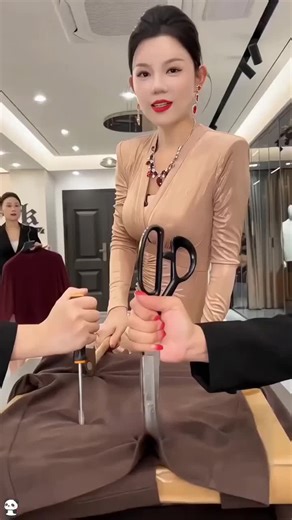 No more bulky layers! Embrace warmth and sleek style with our slim-fit long sleeve tee.